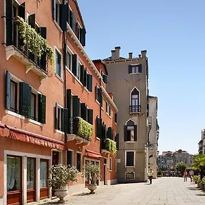 palazzo-del-giglio.hotelslidodijesolo.com/